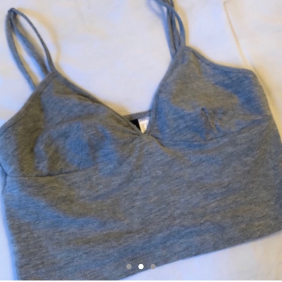 gray triangle crop top - Picture 2 of 3